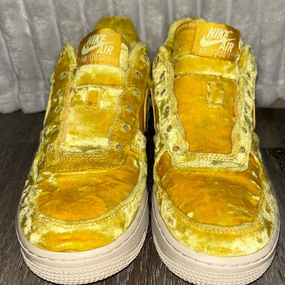 Nike Air Force 1 LV8 GS Velvet Sneakers